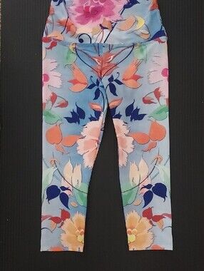 Om Shanti Clothing Floral Cropped Yoga Pants/Capri Leggings